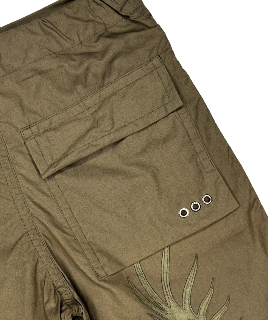 The Maharishi Dragon Boys Snopants 5512 feature bold dragon embroidery, adjustable fit, and durable fabric—perfect for comfort and standout street style.