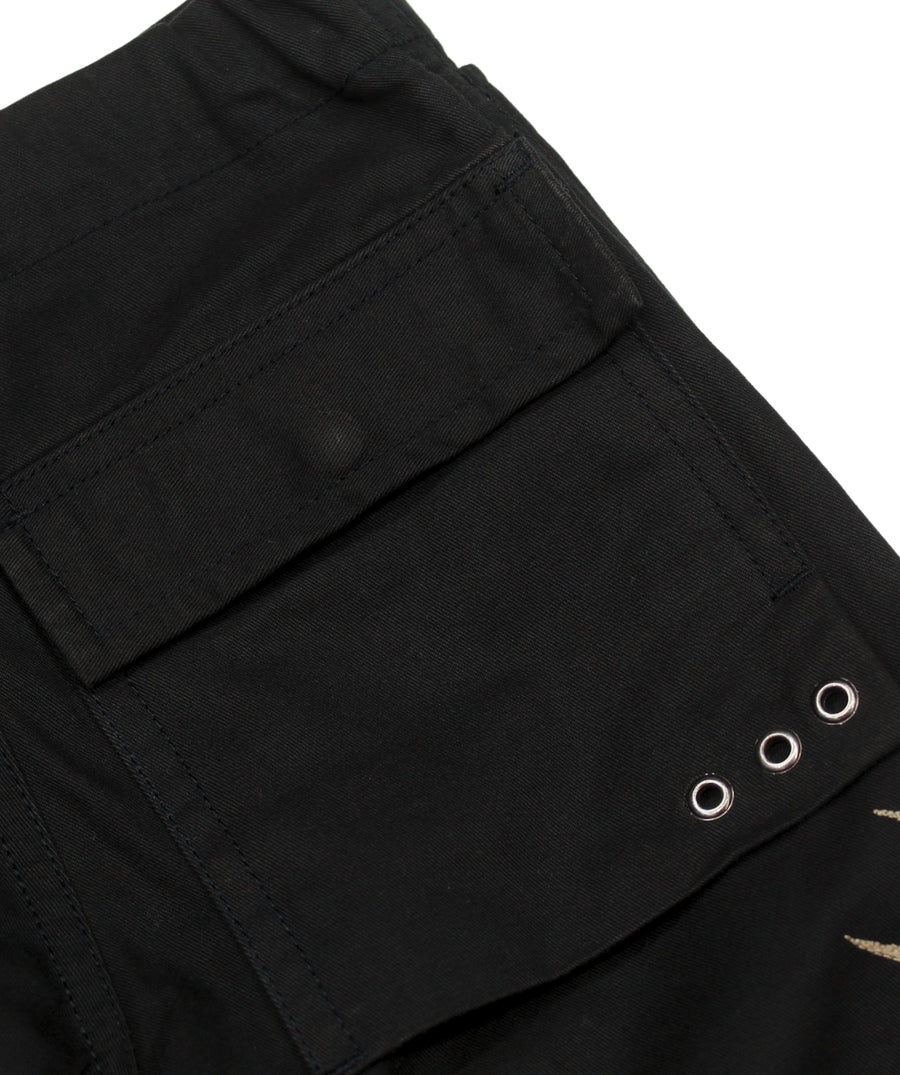 The Maharishi Boy's Antlers Snopants 5612 feature antler embroidery, adjustable fit, and durable fabric—perfect for bold style and everyday comfort.