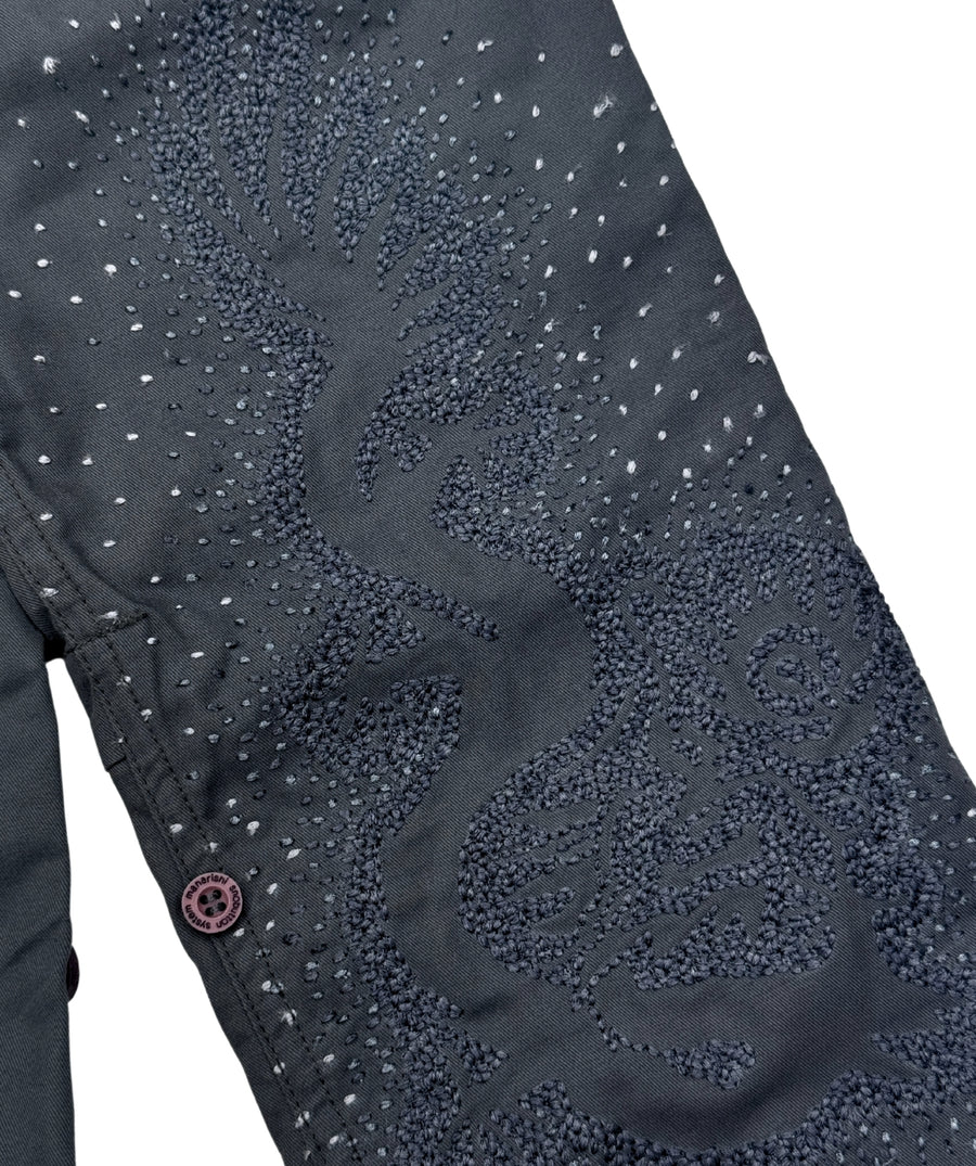 The Maharishi Boy's Dragon Void Snopants 5628 feature bold dragon embroidery, adjustable fit, and durable fabric—perfect for stylish everyday adventures.