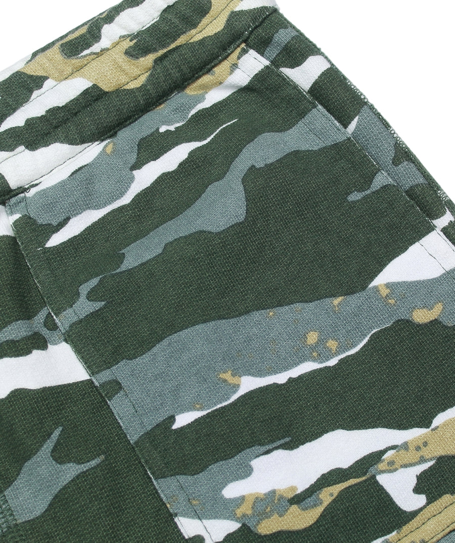 The MAHARISHI Camo Sweatpants B01MH5503 feature an all-over camo print, elastic waistband, and soft cotton blend—perfect for relaxed, everyday comfort.