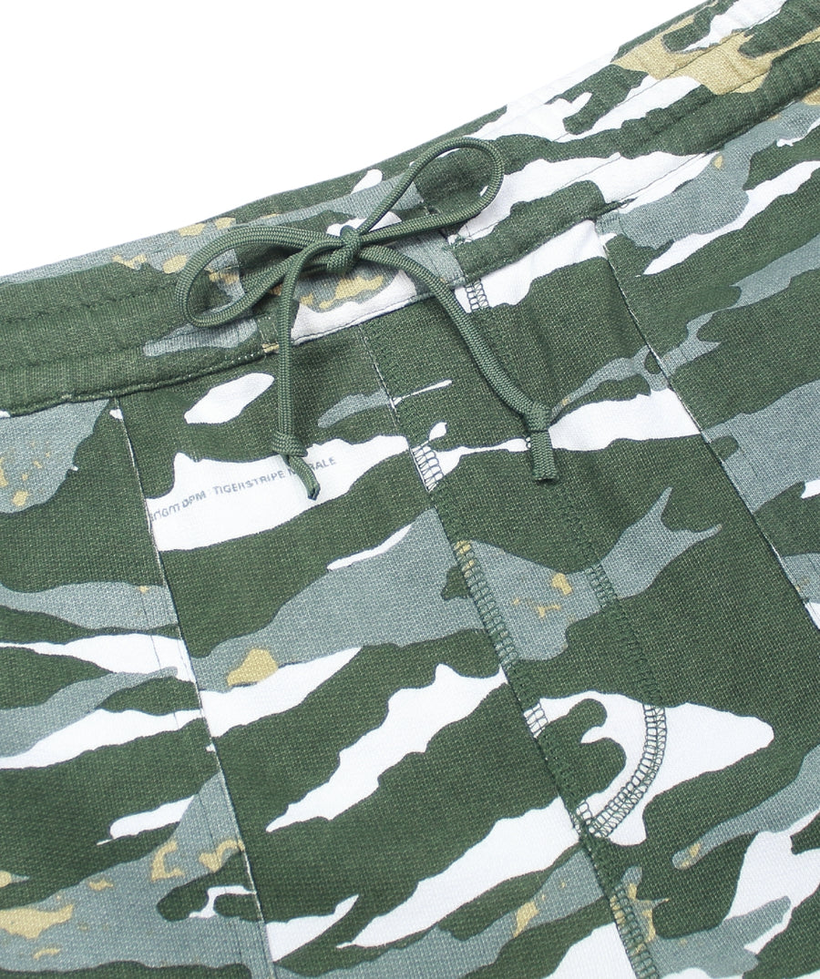 The MAHARISHI Camo Sweatpants B01MH5503 feature an all-over camo print, elastic waistband, and soft cotton blend—perfect for relaxed, everyday comfort.