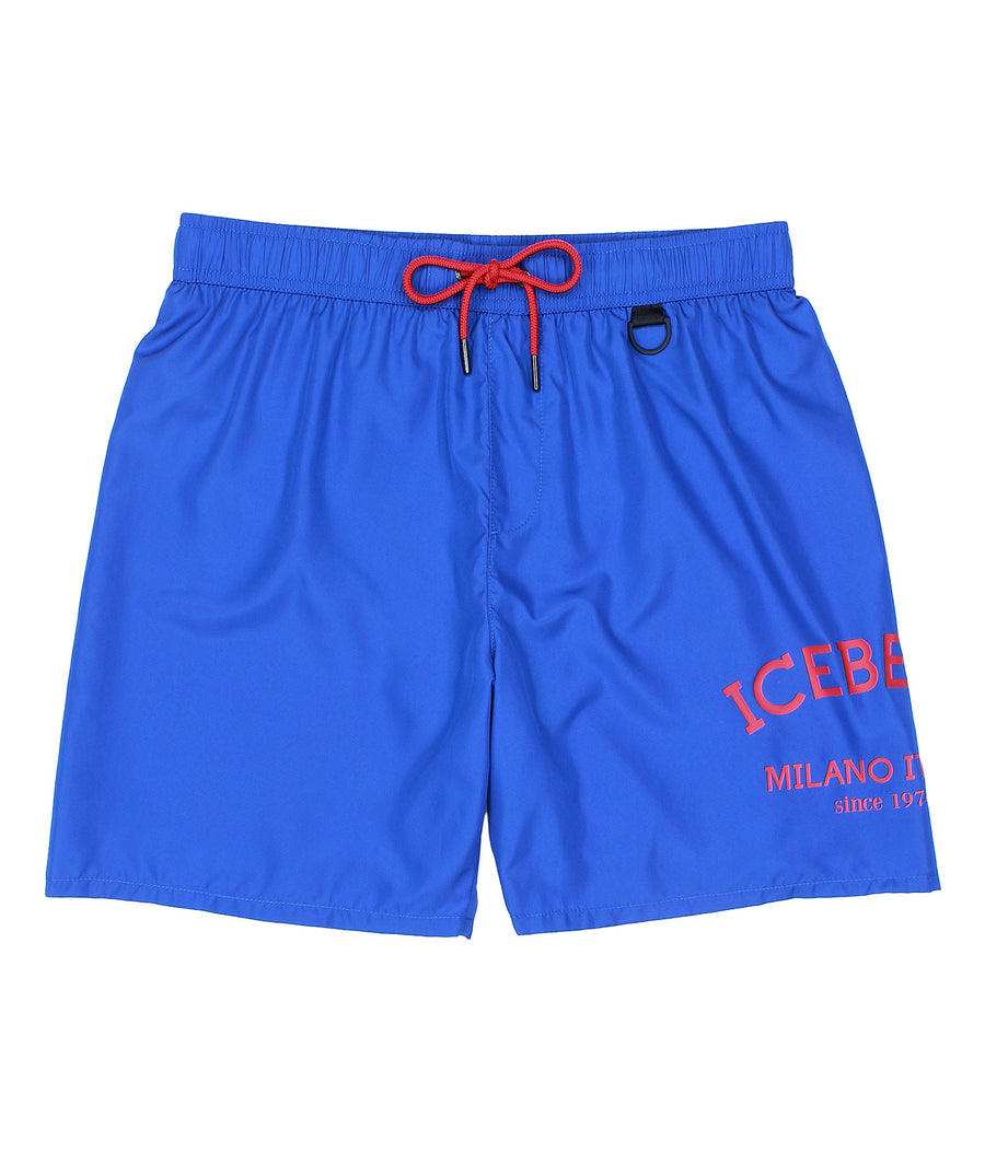 ICEBERG Basic Medium Boardshort ICE25MBM01 – Stylish and versatile medium-length boardshorts featuring a sleek design, premium quick-dry fabric, and a comfortable fit, perfect for beach and swimwear.