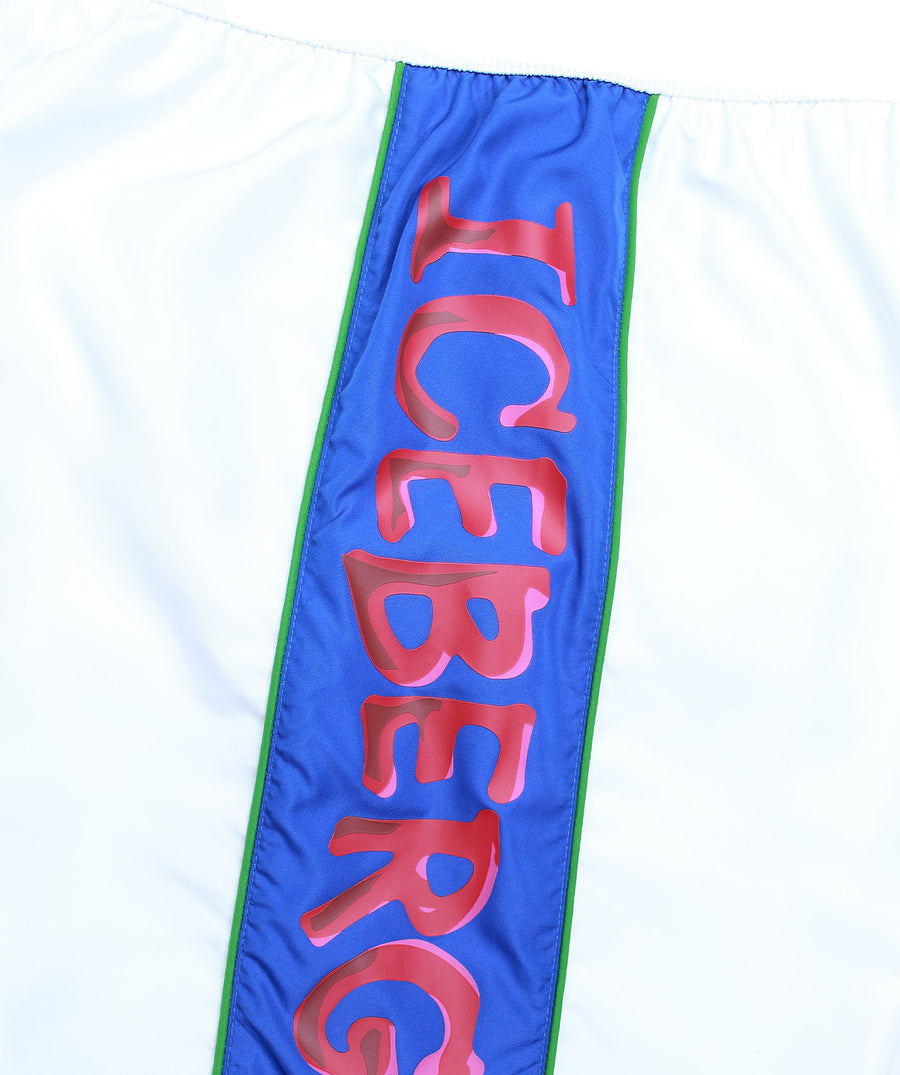 ICEBERG Vertical Medium Boardshort ICE25MBM03 – Stylish medium-length boardshorts featuring a vertical logo design, quick-dry fabric, and a comfortable fit