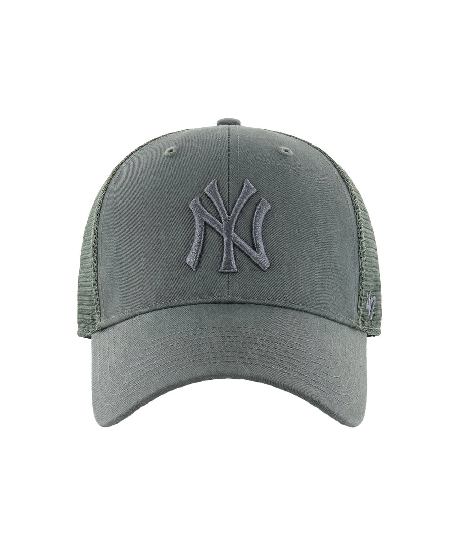 Features an embroidered Yankees logo, curved brim, side 47 logo, and custom-fit snapback. Durable materials and ventilation for an easy one-size wear.