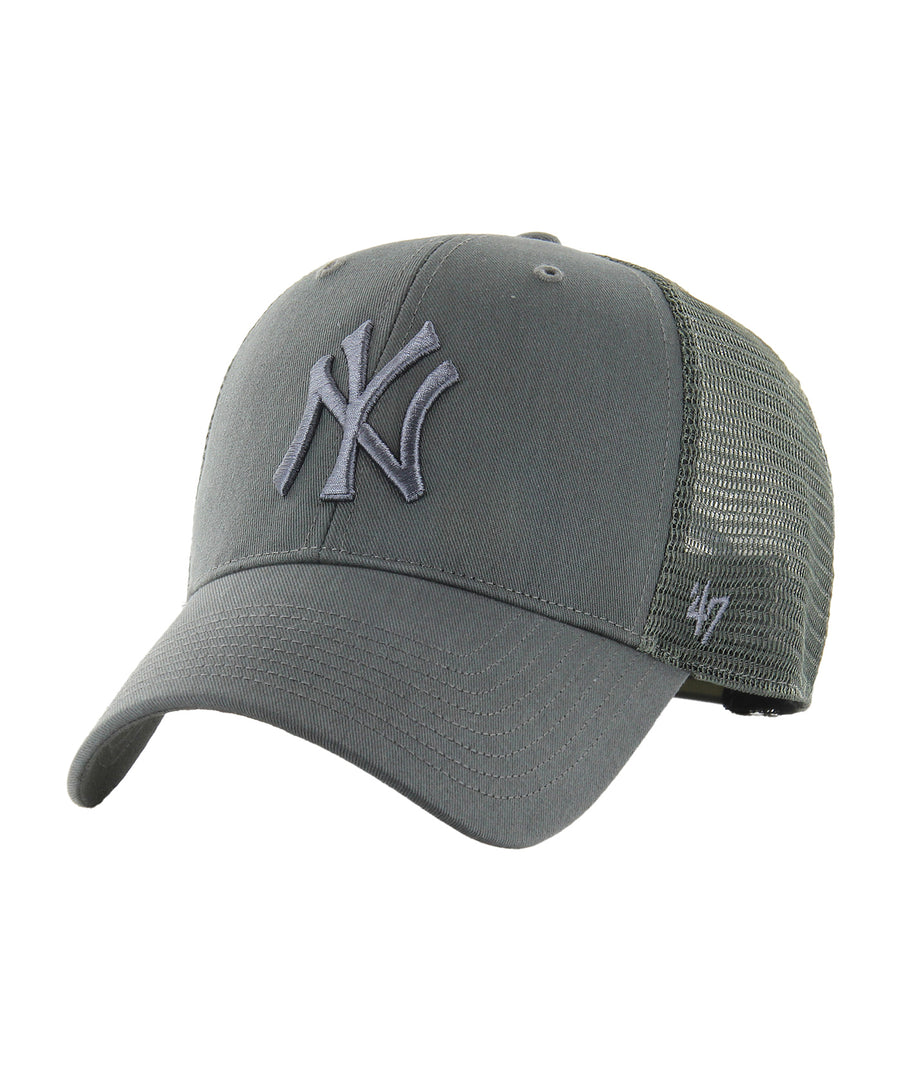Features an embroidered Yankees logo, curved brim, side 47 logo, and custom-fit snapback. Durable materials and ventilation for an easy one-size wear.