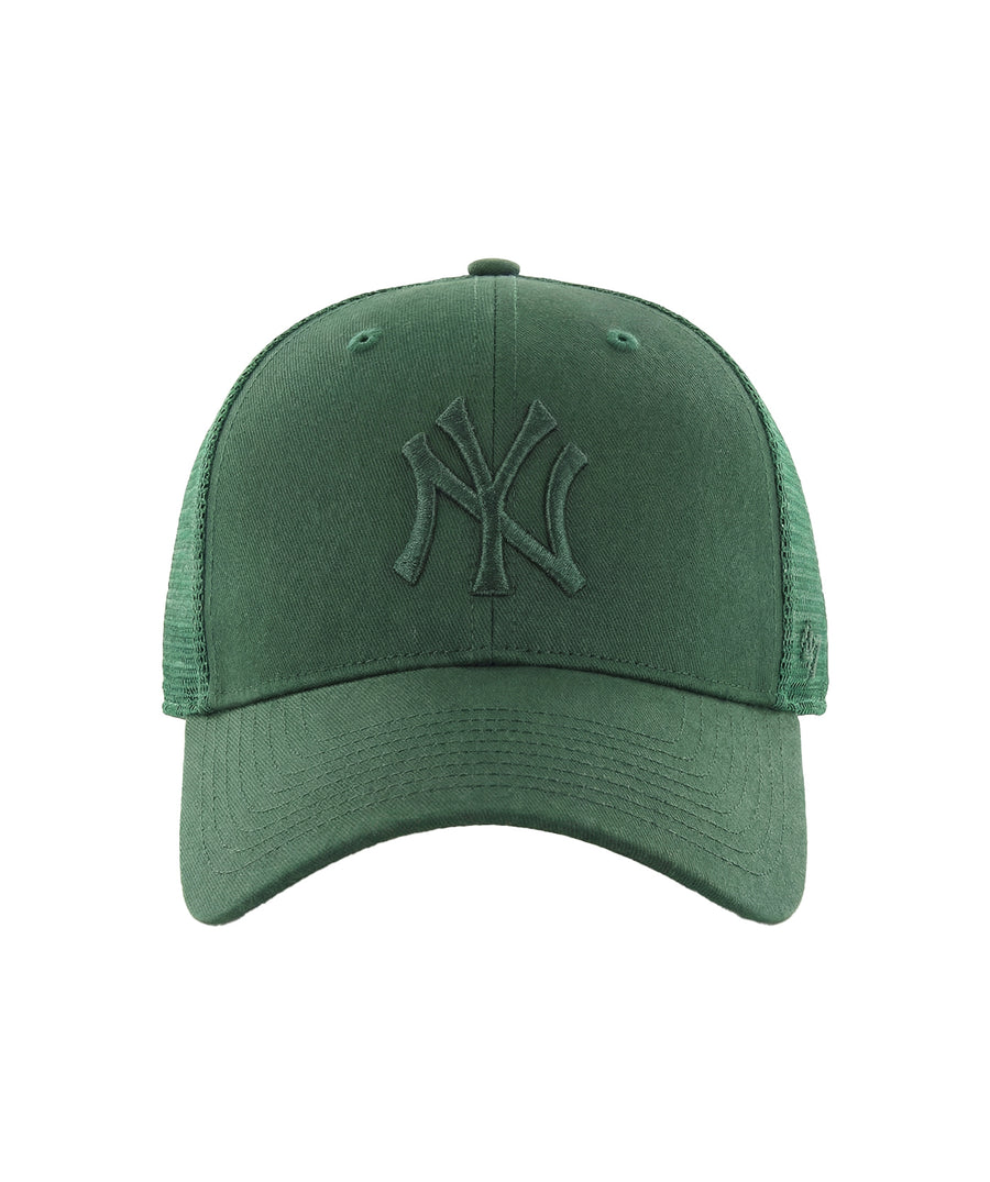 Bold embroidered Yankees logo with curved brim, 47 side detail, and custom-fit snapback. Strong materials, ventilation, and an easy one-size design.