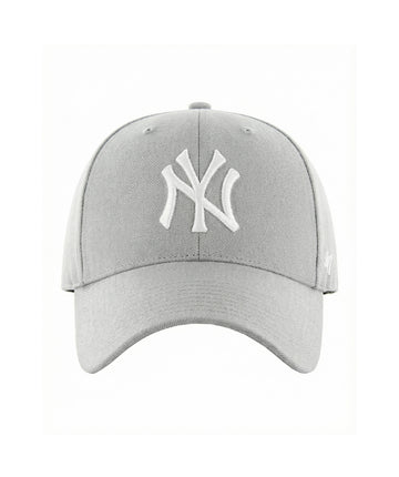 Features an embroidered Yankees logo, curved brim, ventilation holes, and a custom-fit snapback. Built with durable materials for a reliable, one-size fit.