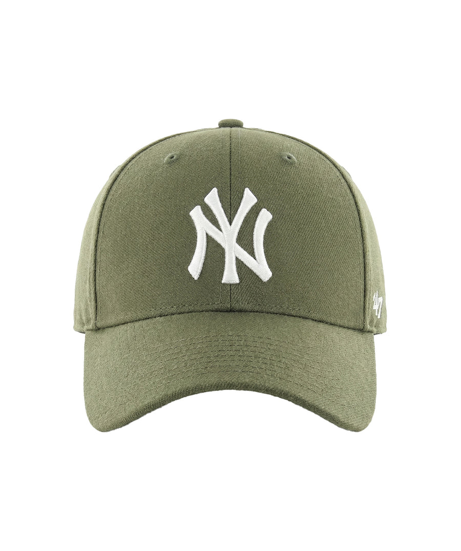 Show your team spirit with the ’47 MLB New York Yankees MVP Snapback Cap F11B-MVPSP17WBP-SW — adjustable, comfortable, and perfect for classic sporty style.
