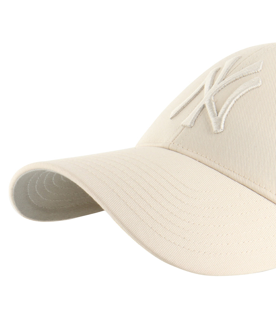 47 MLB New York Yankees Raised Basic MVP Cap F11B-RAC17CTP-NTA – classic curved visor cap with embroidered Yankees logo and adjustable strap fit.