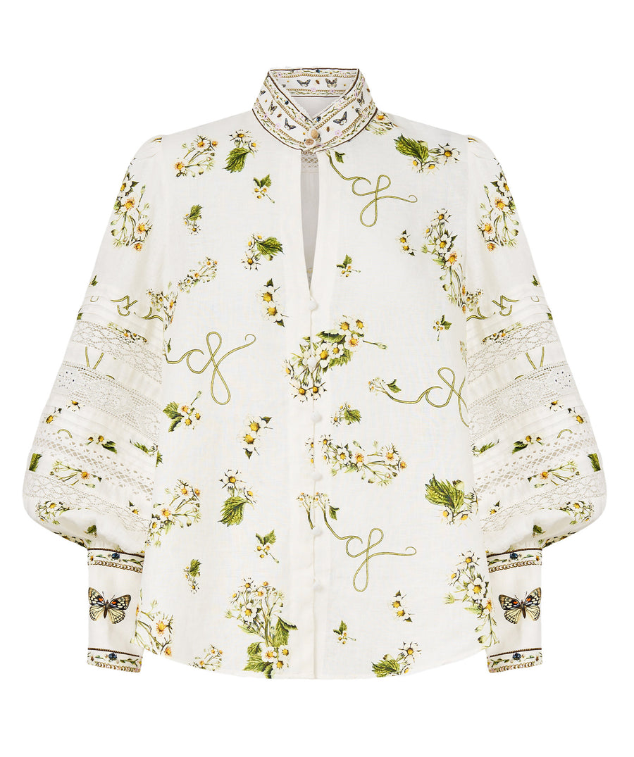 Lounge in luxury with the CAMILLA Botanical Utopia Top & Shorts Set 00034809/00031078 – a vibrant, floral ensemble perfect for chic, relaxed days.