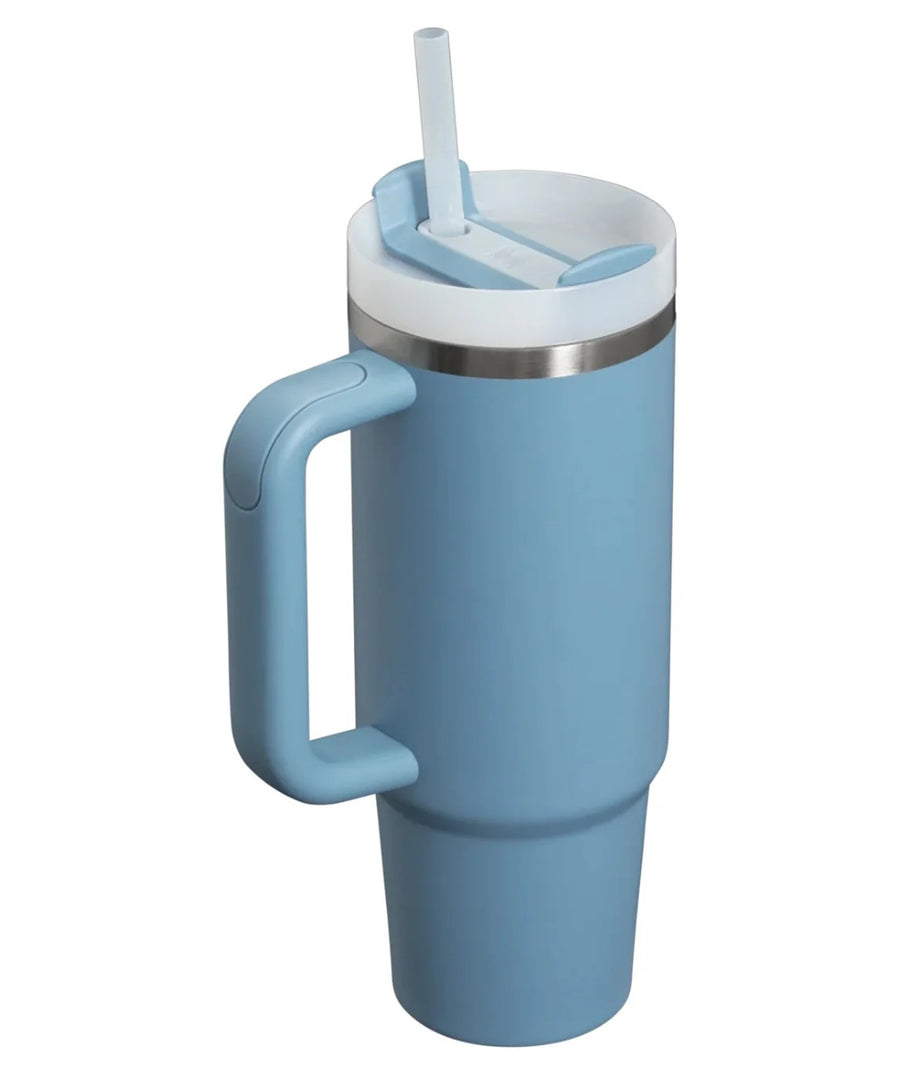 STANLEY Quencher H2.0 Flowstate Tumbler STNINDIGO30OZ – 30oz insulated tumbler in Indigo with leak-resistant lid and stainless steel durability.