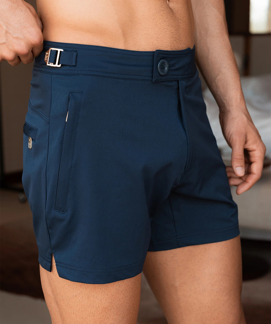 Refined and versatile, the SINK Pinnacle Tailored Swim Shorts SSW-PIN-NAVY-S deliver sleek comfort and modern style for effortless beach-to-pool looks.
