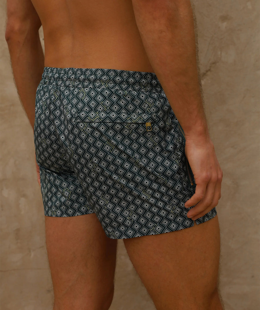 Stand out in the SINK Signature Swim Shorts SSW-SIG-1005-MER-S — lightweight, quick-dry, and crafted for a bold, modern look from beach to pool.